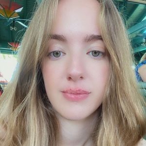 Meet your Posher, Olivia